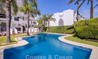 Penthouse te koop met ruim dakterras en 360° uitzicht, op een steenworp van het strand en het centrum van Puerto Banus, Marbella. Verlaagd in prijs om te verkopen! 59058 