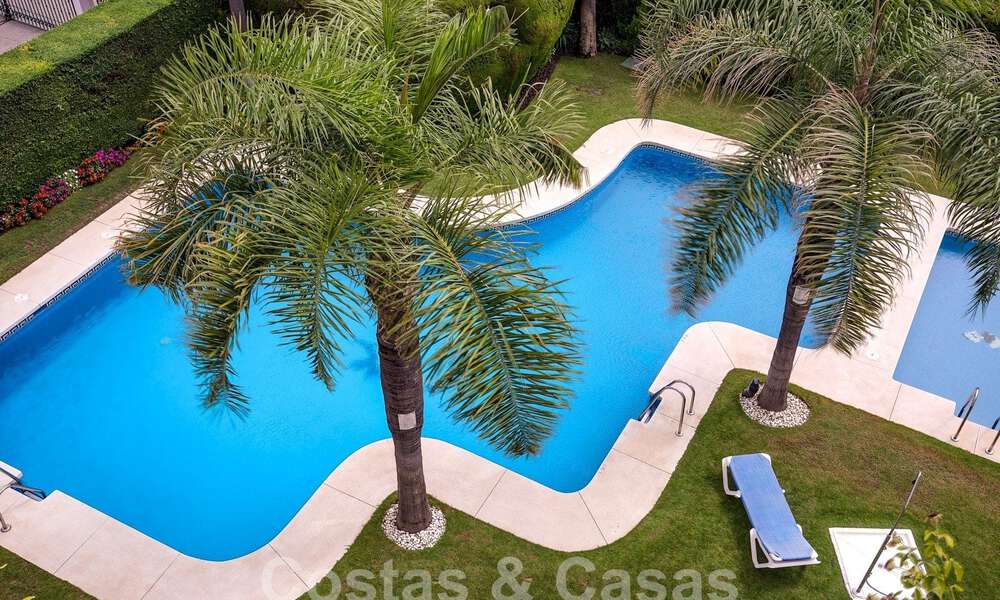 Penthouse te koop met ruim dakterras en 360° uitzicht, op een steenworp van het strand en het centrum van Puerto Banus, Marbella. Verlaagd in prijs om te verkopen! 59059