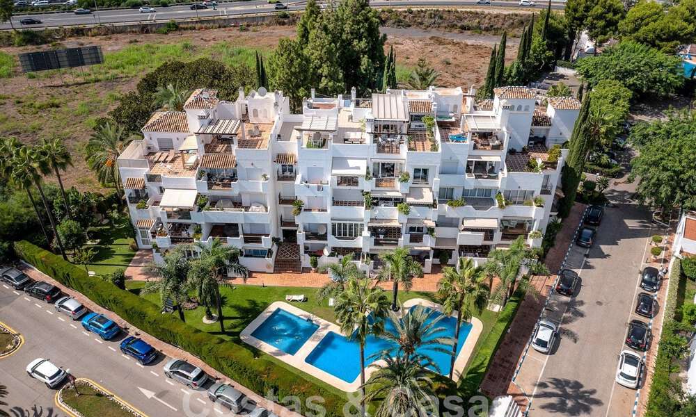 Penthouse te koop met ruim dakterras en 360° uitzicht, op een steenworp van het strand en het centrum van Puerto Banus, Marbella 59063