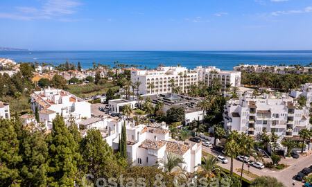 Penthouse te koop met ruim dakterras en 360° uitzicht, op een steenworp van het strand en het centrum van Puerto Banus, Marbella. Verlaagd in prijs om te verkopen! 59064