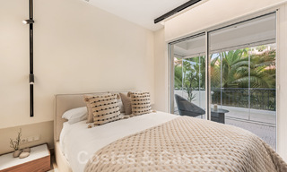Ruim luxe appartement te koop met panoramisch zeezicht in een gated urbanisatie op de Golden Mile, Marbella 59789 