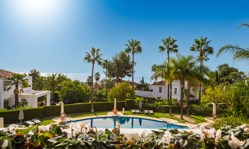 Ruim luxe appartement te koop met panoramisch zeezicht in een gated urbanisatie op de Golden Mile, Marbella 59792