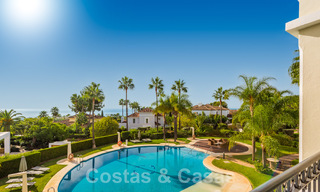 Ruim luxe appartement te koop met panoramisch zeezicht in een gated urbanisatie op de Golden Mile, Marbella 59793 