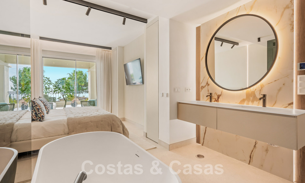 Ruim luxe appartement te koop met panoramisch zeezicht in een gated urbanisatie op de Golden Mile, Marbella 59794