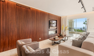 Ruim luxe appartement te koop met panoramisch zeezicht in een gated urbanisatie op de Golden Mile, Marbella 59798 