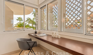 Ruim luxe appartement te koop met panoramisch zeezicht in een gated urbanisatie op de Golden Mile, Marbella 59804 