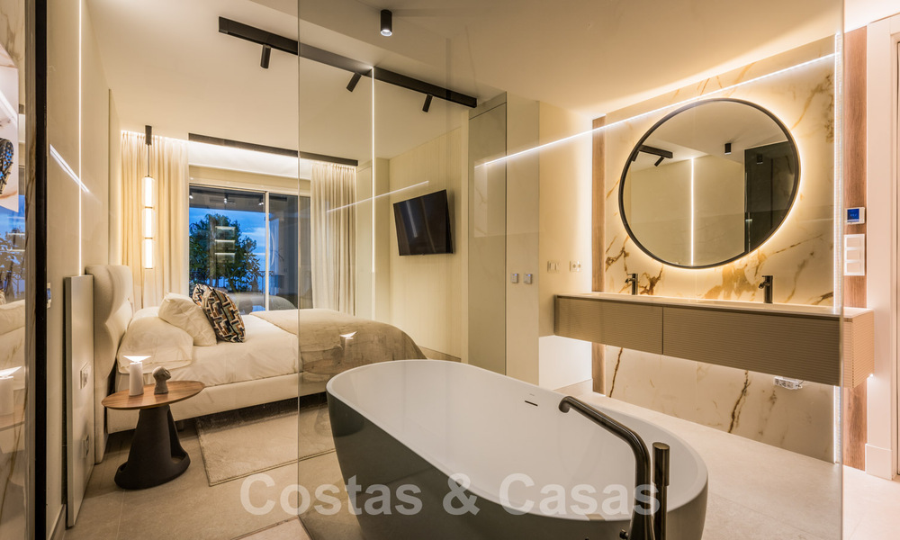 Ruim luxe appartement te koop met panoramisch zeezicht in een gated urbanisatie op de Golden Mile, Marbella 59809