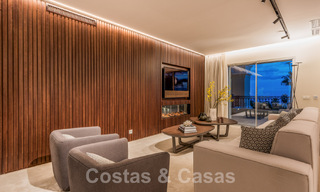 Ruim luxe appartement te koop met panoramisch zeezicht in een gated urbanisatie op de Golden Mile, Marbella 59816 