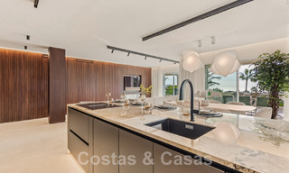 Ruim luxe appartement te koop met panoramisch zeezicht in een gated urbanisatie op de Golden Mile, Marbella 59818 