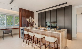 Ruim luxe appartement te koop met panoramisch zeezicht in een gated urbanisatie op de Golden Mile, Marbella 59819 