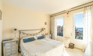 Ruim penthouse te koop in een gated strandcomplex met magnifiek zeezicht in La Duquesa, Costa del Sol 59311 