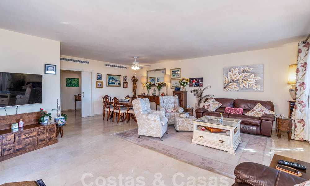 Ruim penthouse te koop in een gated strandcomplex met magnifiek zeezicht in La Duquesa, Costa del Sol 59317
