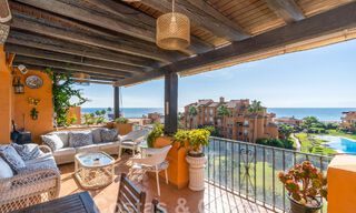 Ruim penthouse te koop in een gated strandcomplex met magnifiek zeezicht in La Duquesa, Costa del Sol 59328 