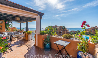 Ruim penthouse te koop in een gated strandcomplex met magnifiek zeezicht in La Duquesa, Costa del Sol 59329 