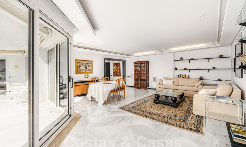 Up-market appartement in eerstelijnsstrand complex te koop in Marbella centrum 59284