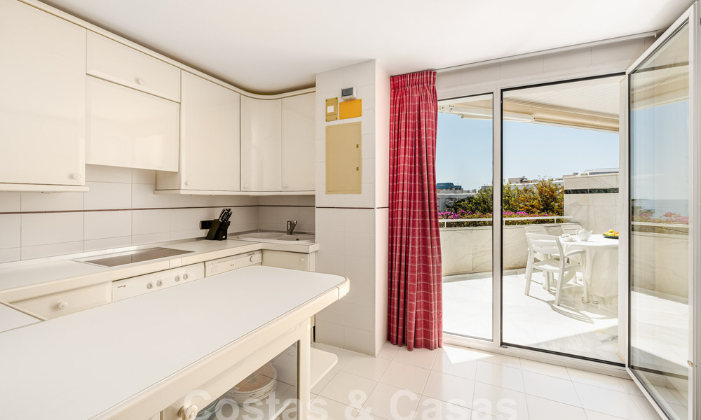 Up-market appartement in eerstelijnsstrand complex te koop in Marbella centrum 59296