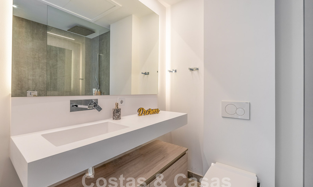 Gezinsvriendelijk modern huis te koop in een strandcomplex op wandelafstand van Estepona centrum 59403