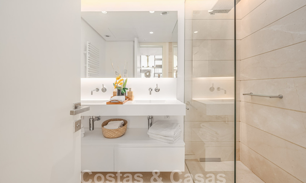 Contemporain luxe penthouse met magisch zeezicht te koop op korte rijafstand van Marbella centrum 59441