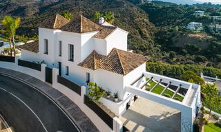 Moderne Andalusische luxevilla met onbelemmerd zeezicht te koop in een beveiligde wijk in La Quinta, Marbella - Benahavis 59527 