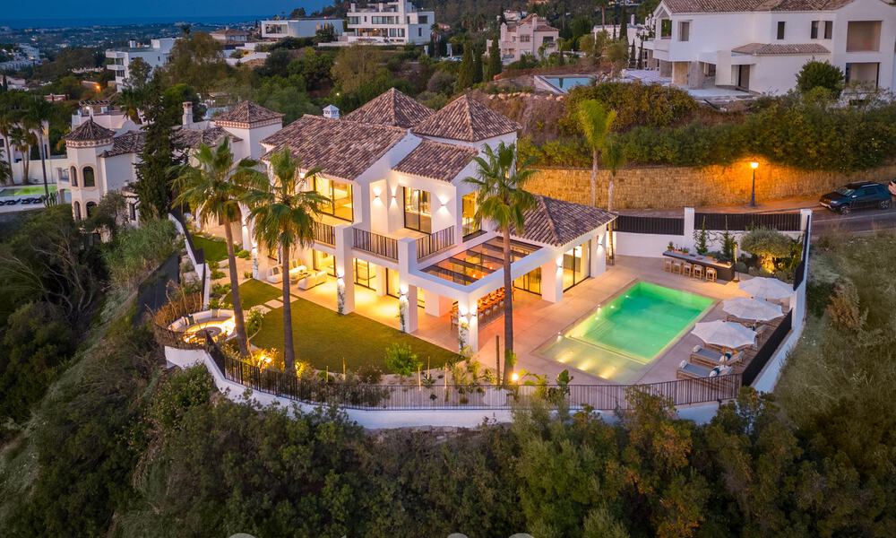 Moderne Andalusische luxevilla met onbelemmerd zeezicht te koop in een beveiligde wijk in La Quinta, Marbella - Benahavis 59531