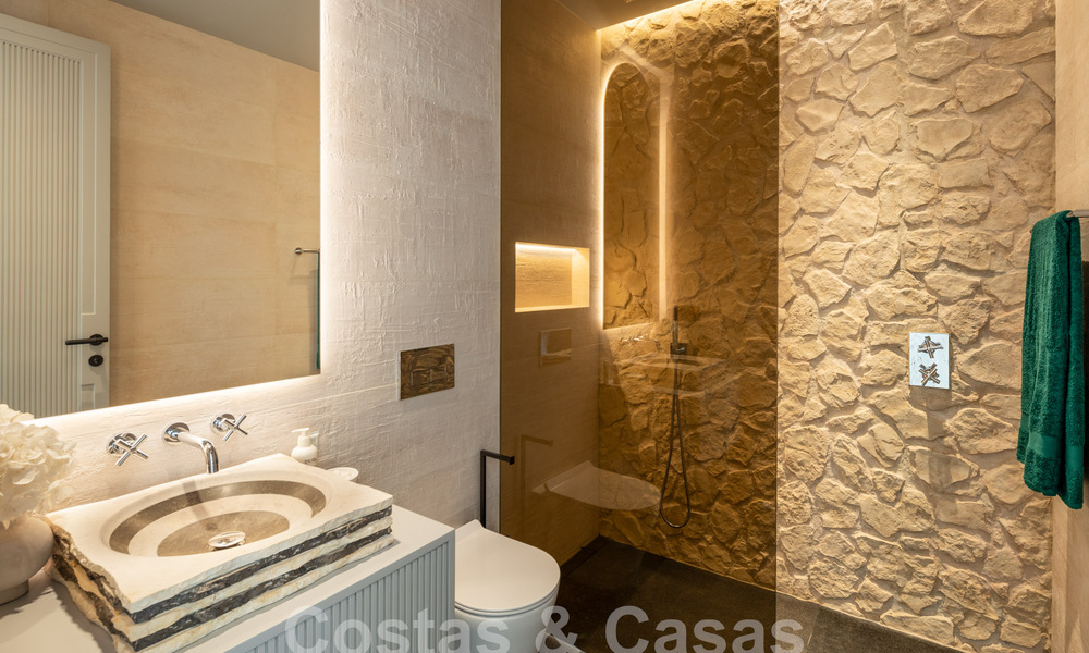 Moderne Andalusische luxevilla met onbelemmerd zeezicht te koop in een beveiligde wijk in La Quinta, Marbella - Benahavis 59540