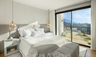 Moderne Andalusische luxevilla met onbelemmerd zeezicht te koop in een beveiligde wijk in La Quinta, Marbella - Benahavis 59541 