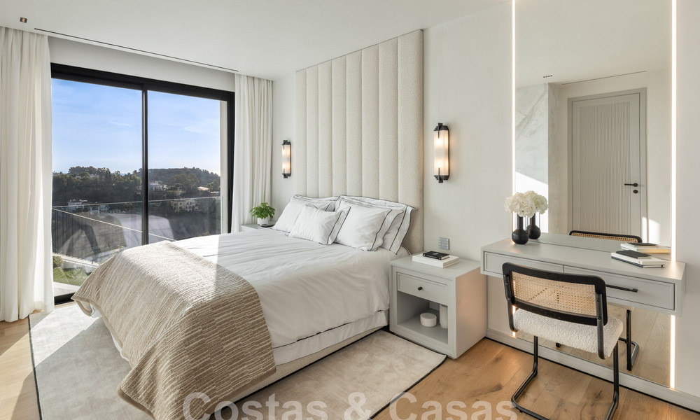 Moderne Andalusische luxevilla met onbelemmerd zeezicht te koop in een beveiligde wijk in La Quinta, Marbella - Benahavis 59542