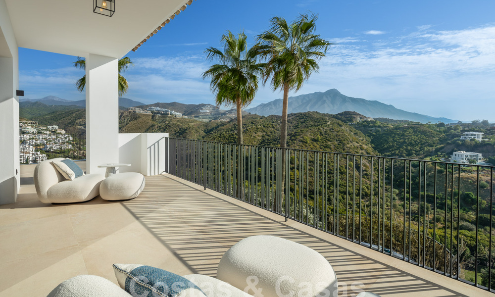 Moderne Andalusische luxevilla met onbelemmerd zeezicht te koop in een beveiligde wijk in La Quinta, Marbella - Benahavis 59548