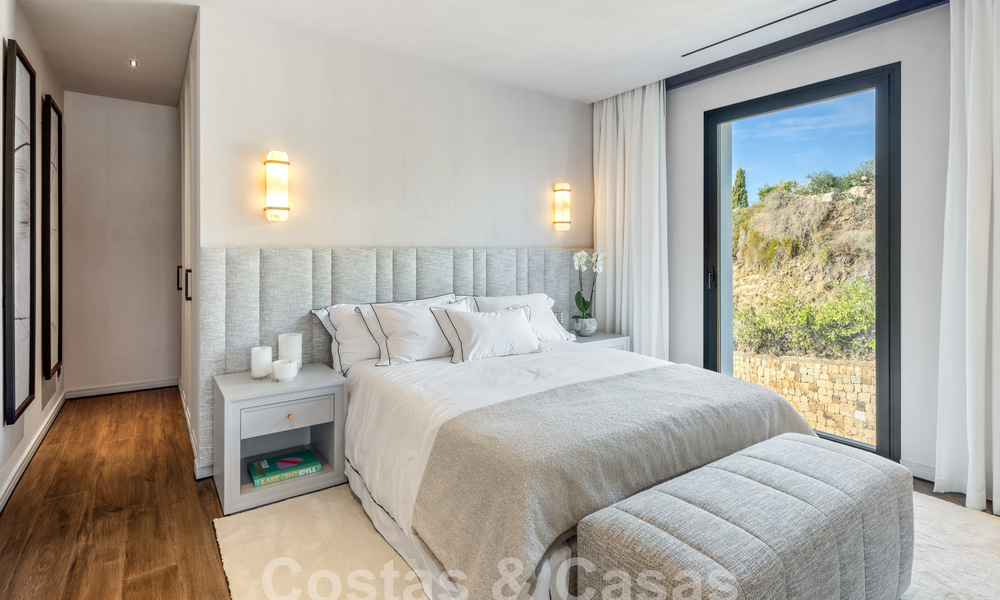 Moderne Andalusische luxevilla met onbelemmerd zeezicht te koop in een beveiligde wijk in La Quinta, Marbella - Benahavis 59550