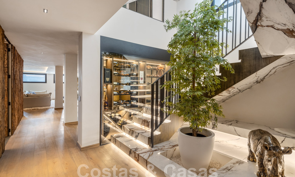 Moderne Andalusische luxevilla met onbelemmerd zeezicht te koop in een beveiligde wijk in La Quinta, Marbella - Benahavis 59551