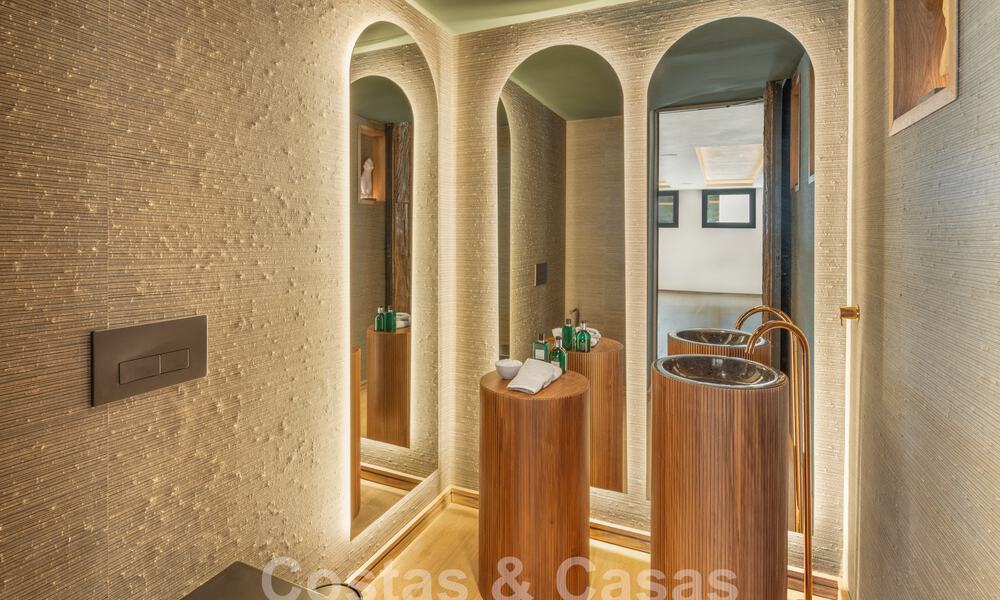 Moderne Andalusische luxevilla met onbelemmerd zeezicht te koop in een beveiligde wijk in La Quinta, Marbella - Benahavis 59555