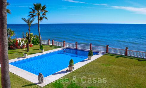 Beachfront Luxe Villa te koop, direct aan zee, Marbella - Estepona 31111