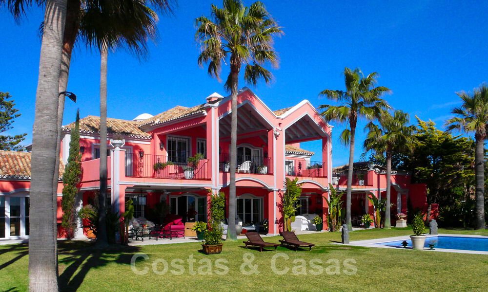 Beachfront Luxe Villa te koop, direct aan zee, Marbella - Estepona 31113