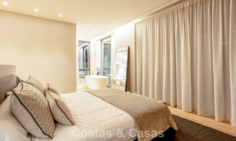 Contemporaine nieuwbouwvilla te koop in een geprefereerde golfurbanisatie op de New Golden Mile, Marbella - Benahavis 782463