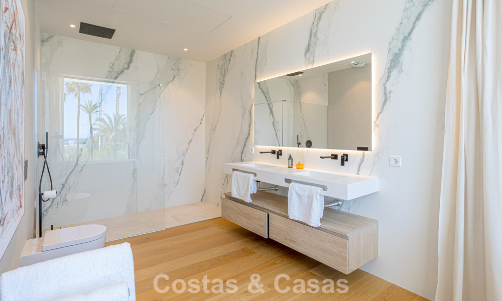 Contemporaine nieuwbouwvilla te koop in een geprefereerde golfurbanisatie op de New Golden Mile, Marbella - Benahavis 782480