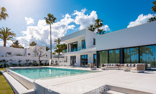 Contemporaine nieuwbouwvilla te koop in een geprefereerde golfurbanisatie op de New Golden Mile, Marbella - Benahavis 782486 