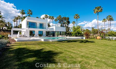 Contemporaine nieuwbouwvilla te koop in een geprefereerde golfurbanisatie op de New Golden Mile, Marbella - Benahavis 782487