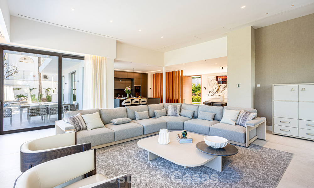 Contemporaine nieuwbouwvilla te koop in een geprefereerde golfurbanisatie op de New Golden Mile, Marbella - Benahavis 782496