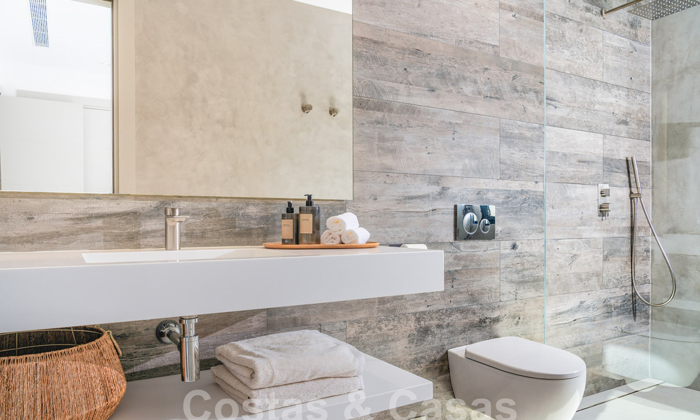 Moderne luxevilla te koop in een eigentijds bouwstijl, op loopafstand van Puerto Banus, Marbella 59614
