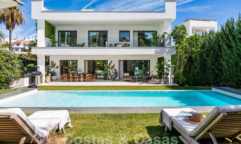 Moderne luxevilla te koop in een eigentijds bouwstijl, op loopafstand van Puerto Banus, Marbella 59622