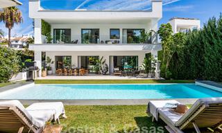 Moderne luxevilla te koop in een eigentijds bouwstijl, op loopafstand van Puerto Banus, Marbella 59622 