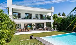 Moderne luxevilla te koop in een eigentijds bouwstijl, op loopafstand van Puerto Banus, Marbella 59624 