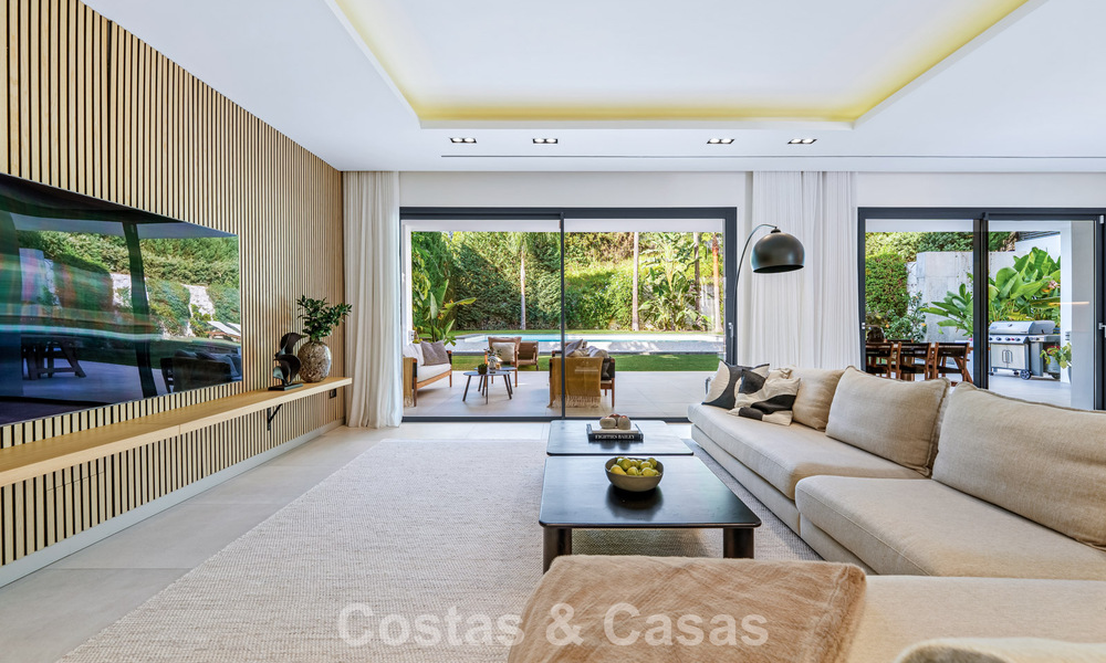 Moderne luxevilla te koop in een eigentijds bouwstijl, op loopafstand van Puerto Banus, Marbella 788875