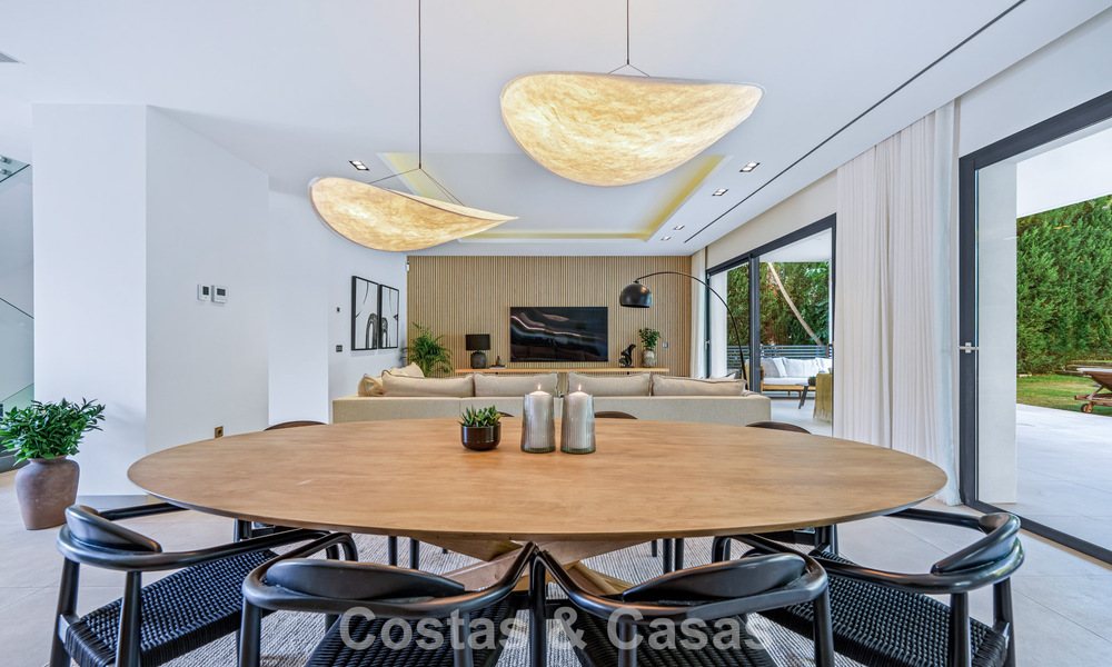 Moderne luxevilla te koop in een eigentijds bouwstijl, op loopafstand van Puerto Banus, Marbella 788876