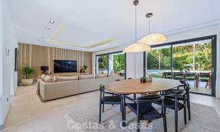 Moderne luxevilla te koop in een eigentijds bouwstijl, op loopafstand van Puerto Banus, Marbella 788877 
