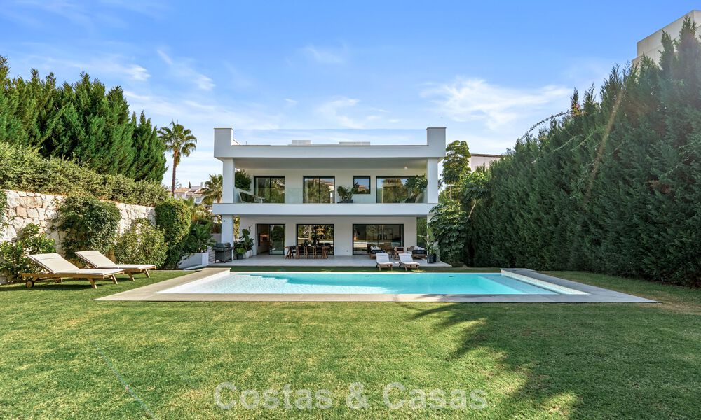 Moderne luxevilla te koop in een eigentijds bouwstijl, op loopafstand van Puerto Banus, Marbella 788888