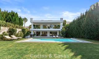 Moderne luxevilla te koop in een eigentijds bouwstijl, op loopafstand van Puerto Banus, Marbella 788888 