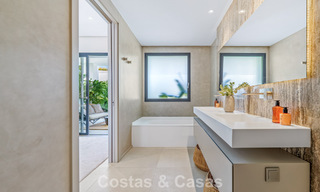 Moderne luxevilla te koop in een eigentijds bouwstijl, op loopafstand van Puerto Banus, Marbella 788892 