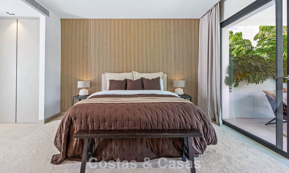 Moderne luxevilla te koop in een eigentijds bouwstijl, op loopafstand van Puerto Banus, Marbella 788893