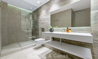 Moderne luxevilla te koop in een eigentijds bouwstijl, op loopafstand van Puerto Banus, Marbella 788905 